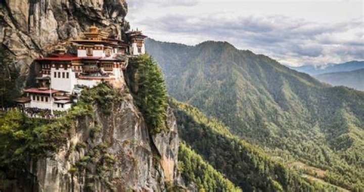 29 Awe-Inspiring Photos Of Holy Places Around The World