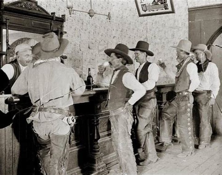 33 Historic Photos Of Wild West Saloons On The American Frontier