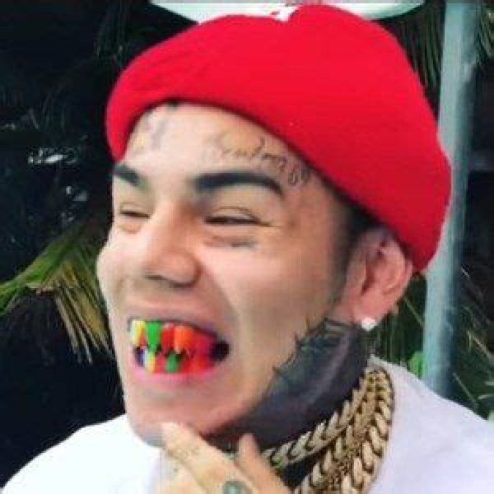 6IX9INE (Rapero) - Edad, cumpleaños, biografía, hechos, familia, patrimonio neto, altura y más