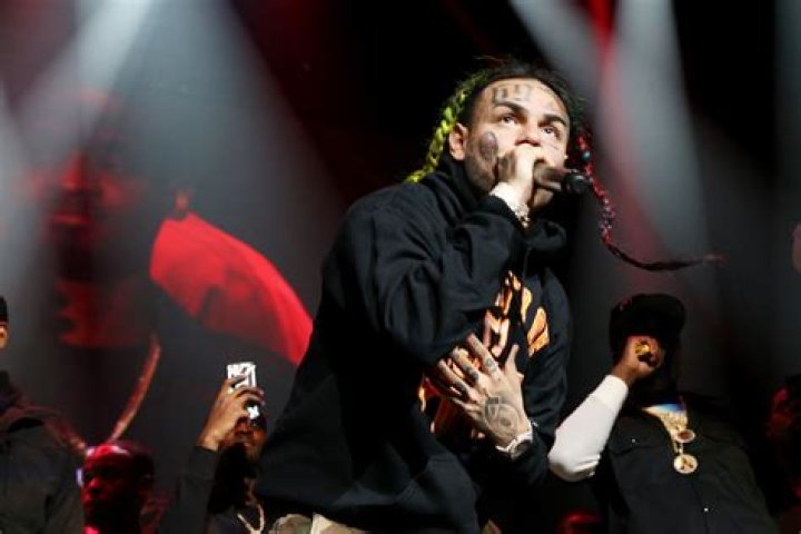 6ix9ine Shows The Inside Of His Childhood Home & Hands Money To Kids