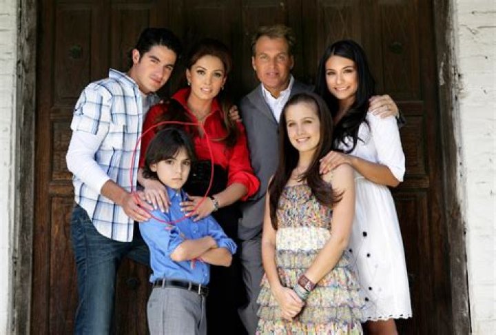 Adriano Zendejas biografía, edad, altura, esposo, net worth, familia