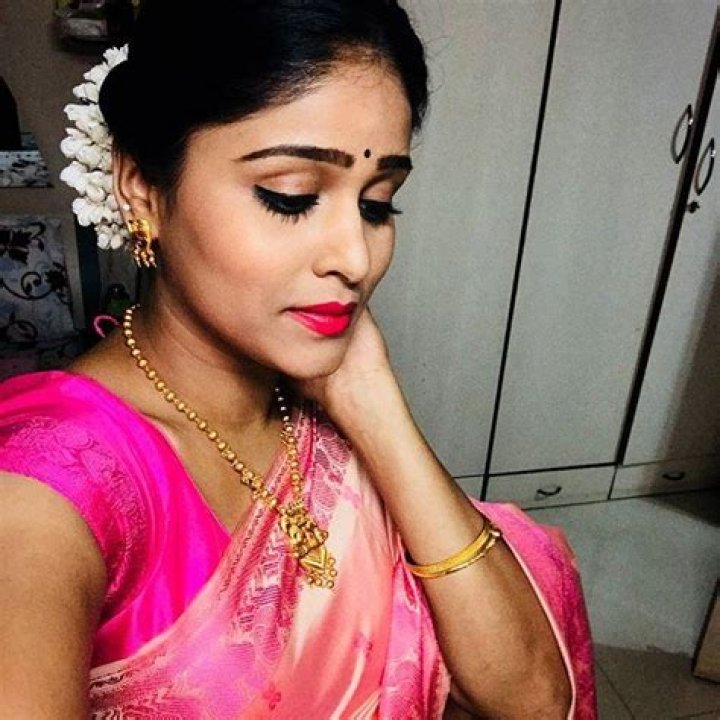 Akshaya Deodhar Wiki, Biography, Age, Height, Family, Salary & Images