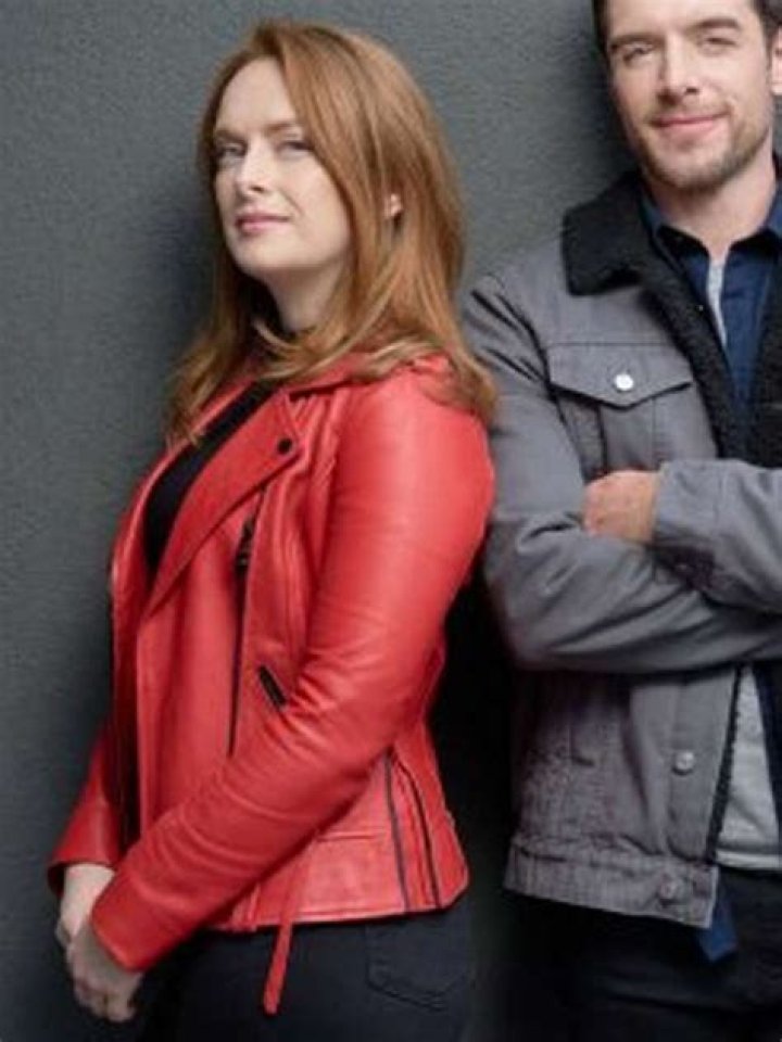 Alex Paxton-Beesley Biography, Age, Height, Husband, Net Worth, Family