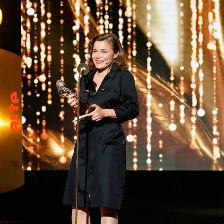 Alix Van Pée Taille