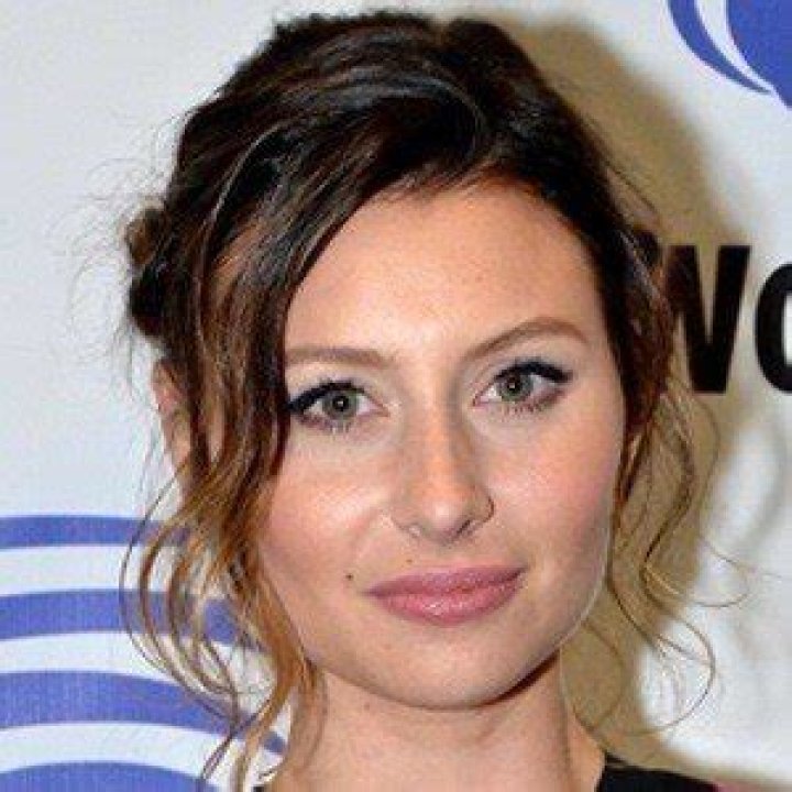 Aly Michalka (TV Actress) - Age, Birthday, Bio, Facts, Family, Net Worth, Height & More