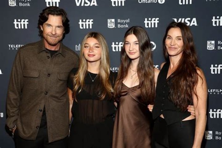 Amanda Anka (Family Member) - Age, Birthday, Bio, Facts, Family, Net Worth, Height & More