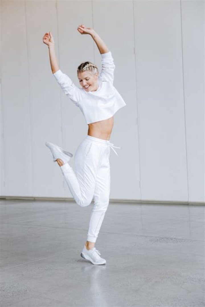 Amanda Kloots (Fitness Coach, Model & Dancer)