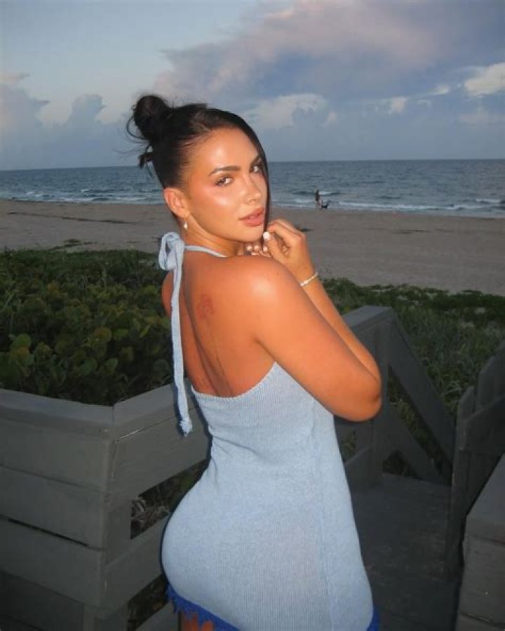 Amber Gianna (Instagram Star) - Age, Birthday, Bio, Facts, Family, Net Worth, Height & More