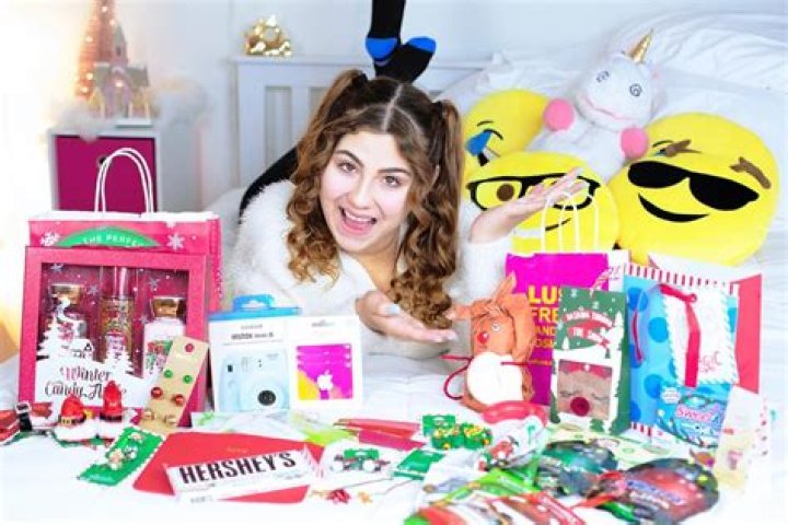 Ameerah Navalua Net Worth and Earnings