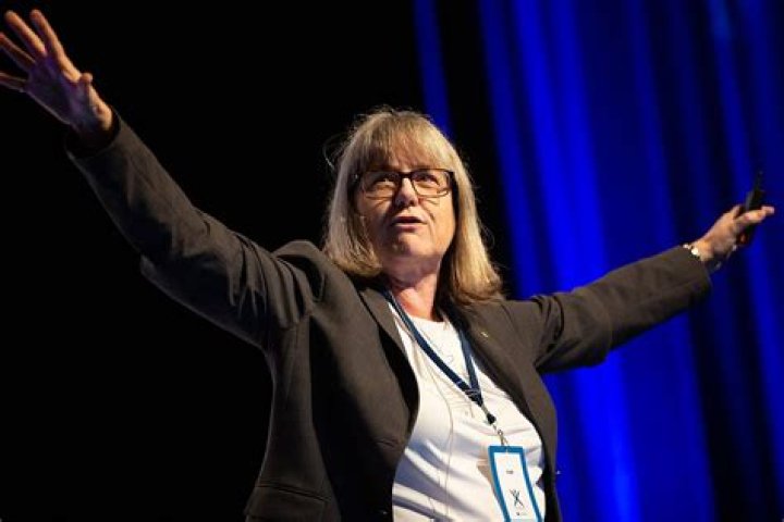 Amzie Strickland biografía, edad, altura, esposa, net worth, familia