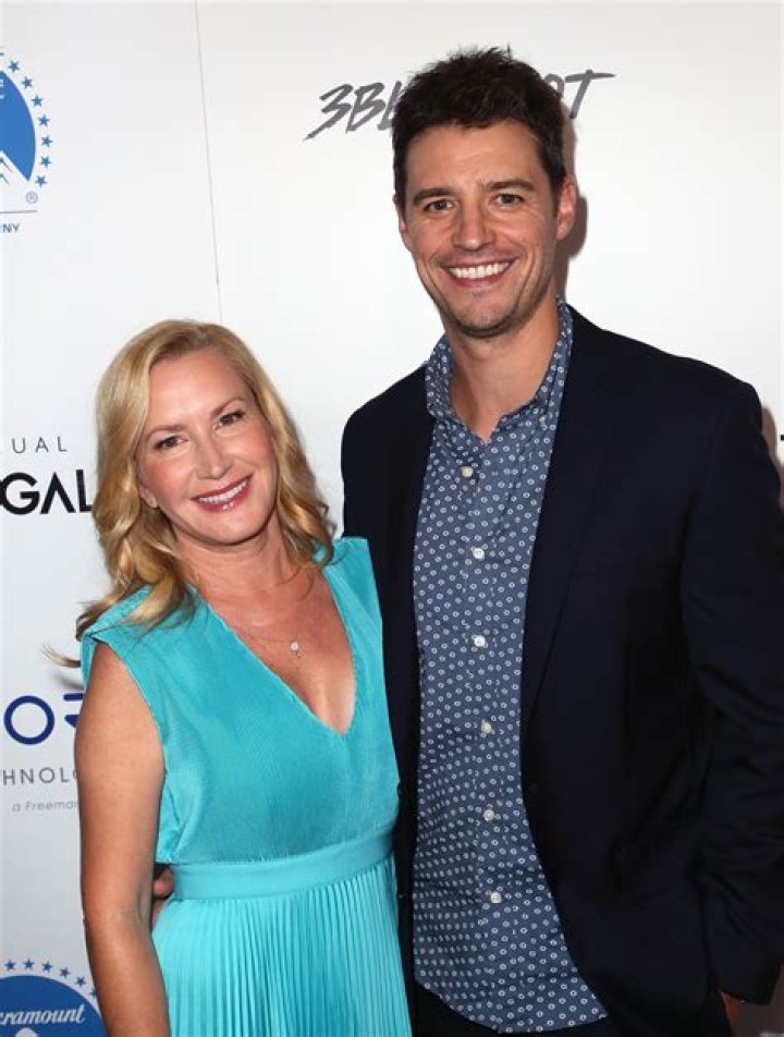 Angela Kinsey Biography, Age, Height, Husband, Net Worth, Family