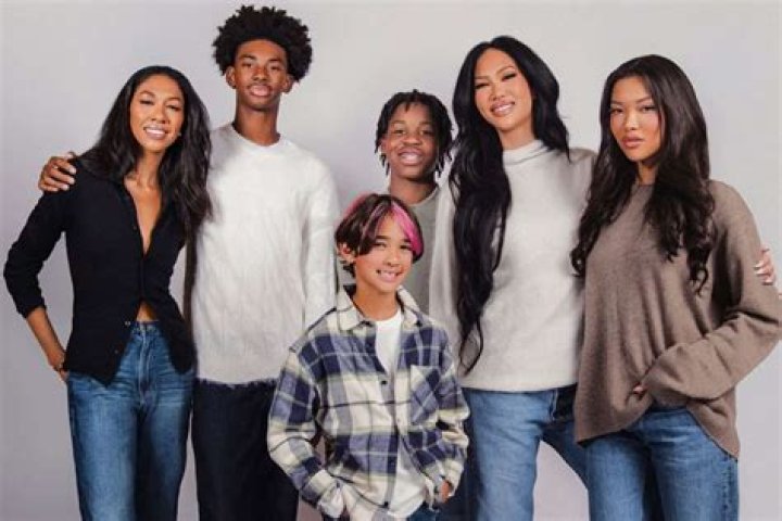 Aoki Lee Simmons' Instagram Gets Reflective After Vittorio Assaf Fling Ends