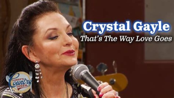 Are Crystal Gayle and Dolly Parton related?