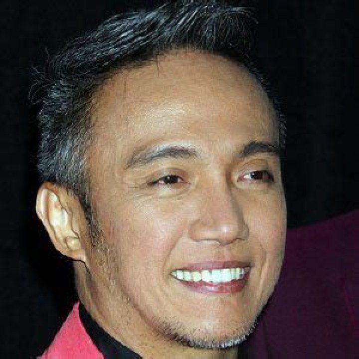 Arnel Pineda (Rock Singer) - Age, Birthday, Bio, Facts, Family, Net Worth, Height & More