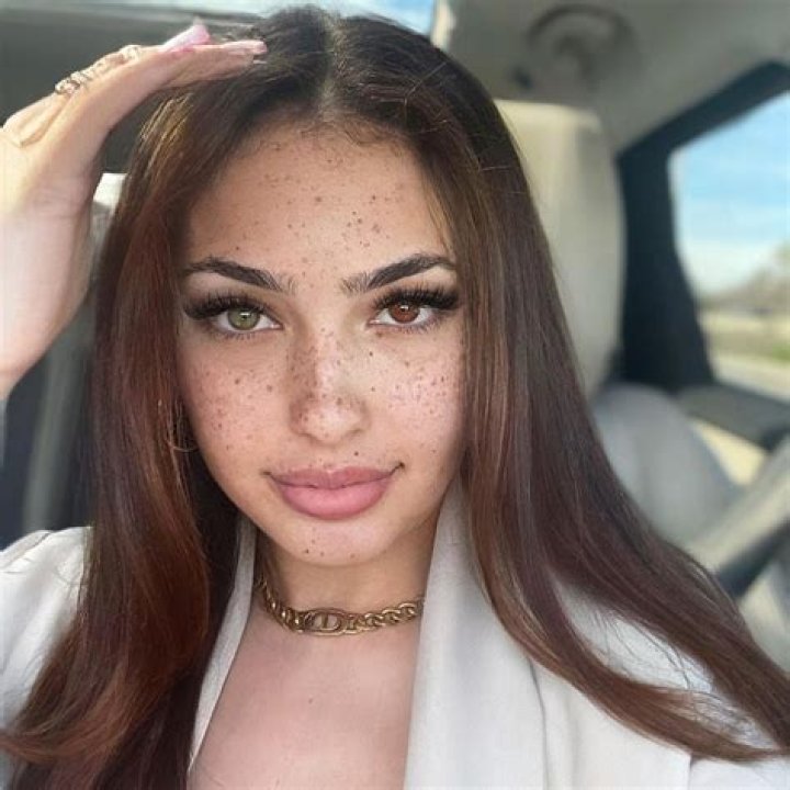 Ash Kash (Instagram Star) - Age, Birthday, Bio, Facts, Family, Net Worth, Height & More