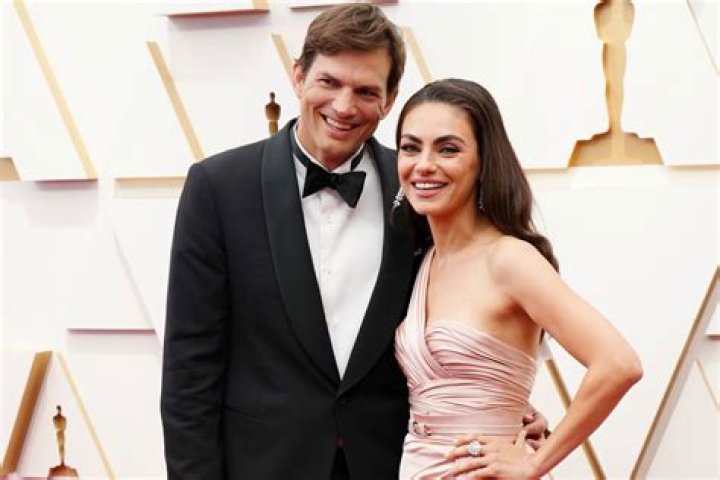 Ashton Kutcher and Mila Kunis Share a Rare Instagram Selfie at an Oscars After Party