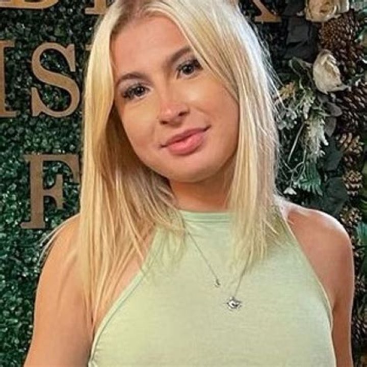 Astrid Wett (TikTok Star) - Age, Birthday, Bio, Facts, Family, Net Worth, Height & More