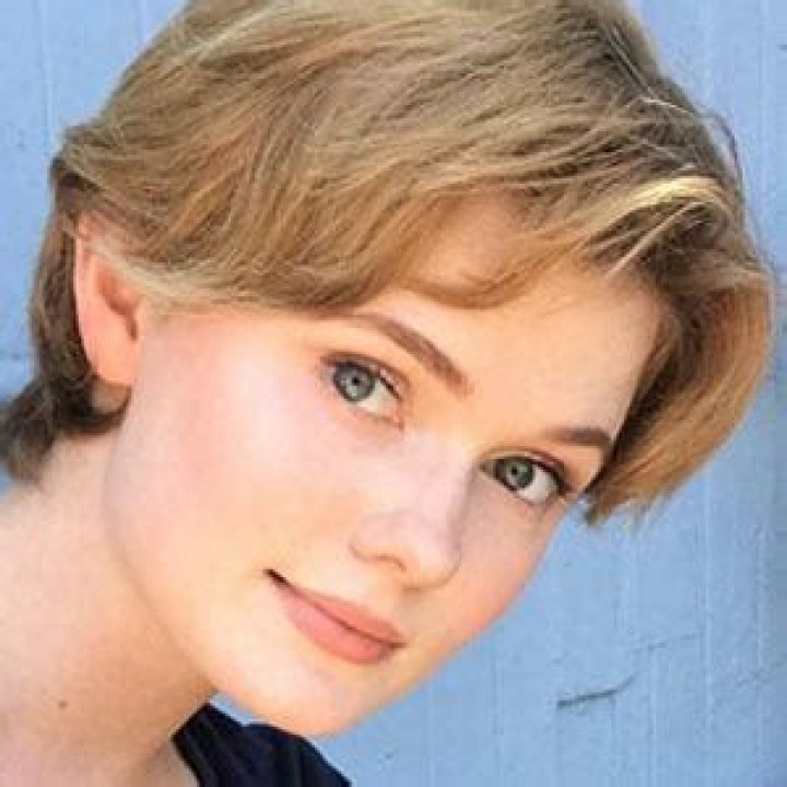 Avalon Warren (Instagram Star) - Age, Birthday, Bio, Facts, Family, Net Worth, Height & More