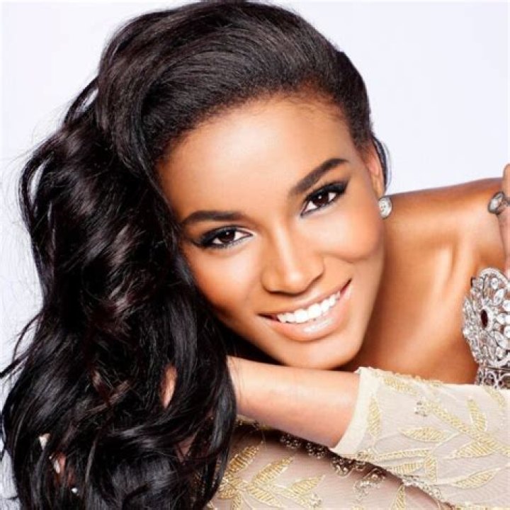 Ayo Jay (World Music Singer) - Age, Birthday, Bio, Facts, Family, Net Worth, Height & More