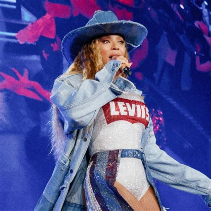 Beyonce’s Most Fashionable Braless Moments Over the Years