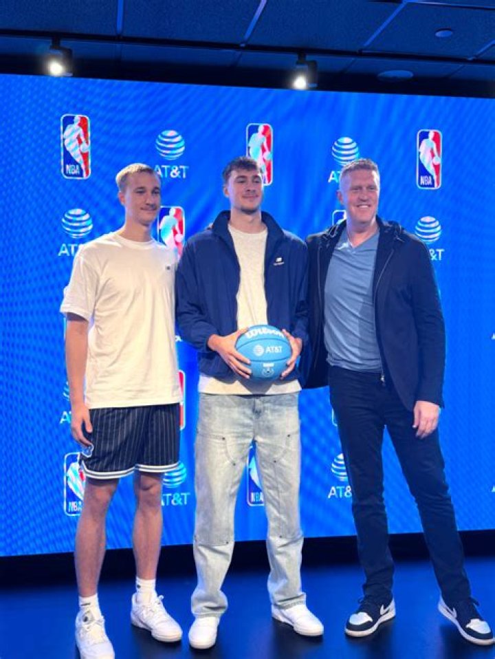 Brian Scalabrine (Basketball Player) - Age, Birthday, Bio, Facts, Family, Net Worth, Height & More