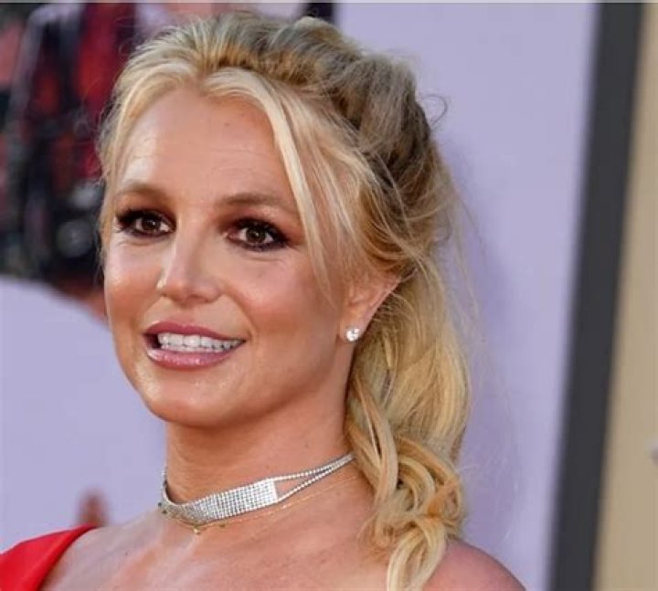 Britney Spears Suffers Wardrobe Malfunction In Cabo