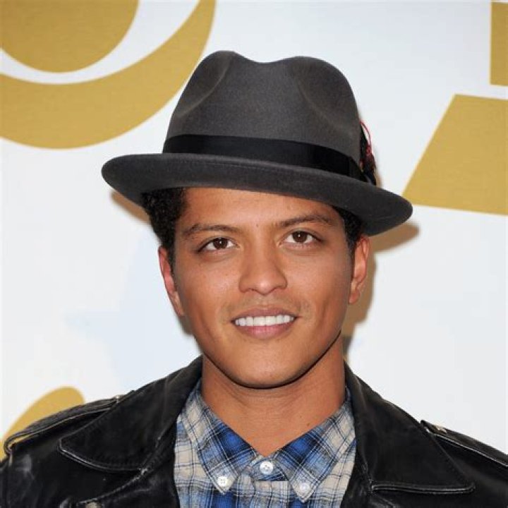 Bruno Mars (Pop Singer) - Age, Birthday, Bio, Facts, Family, Net Worth, Height & More