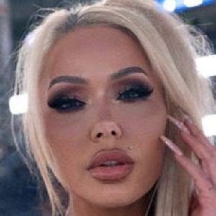 Bunnie Xo (TikTok Star) - Age, Birthday, Bio, Facts, Family, Net Worth, Height & More