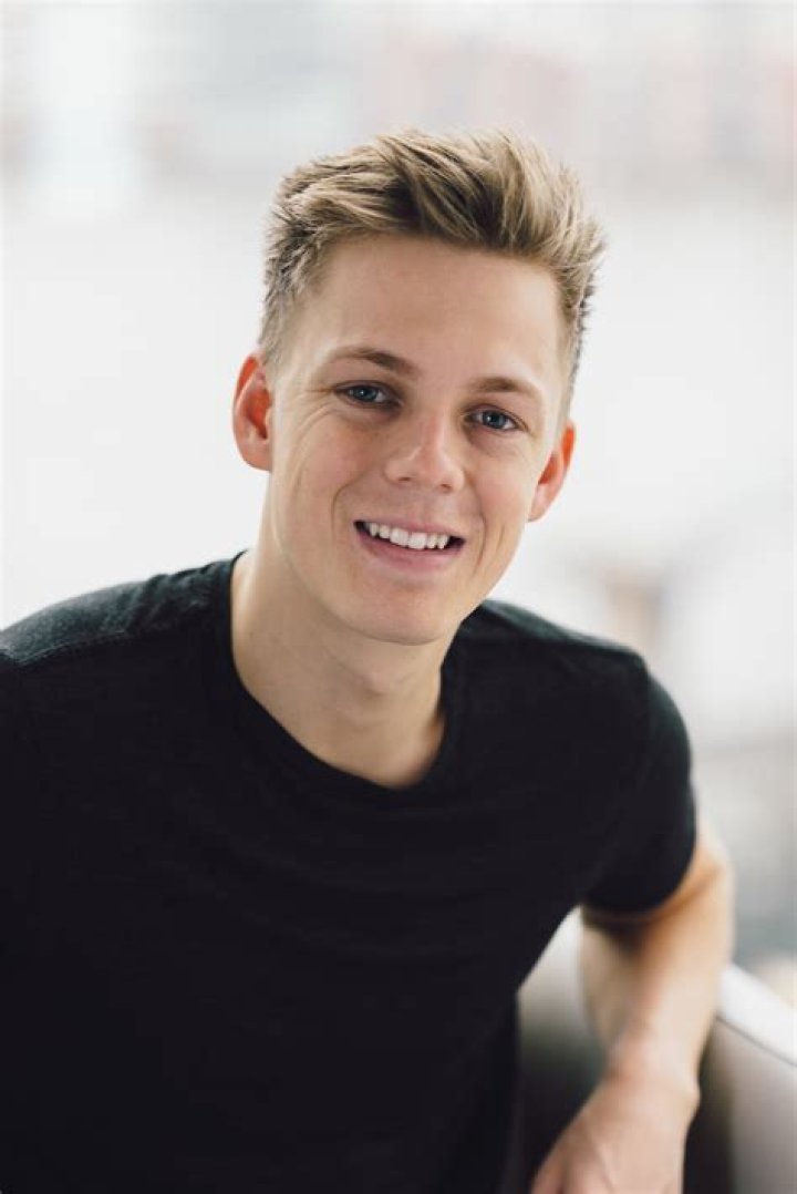 Caspar Lee