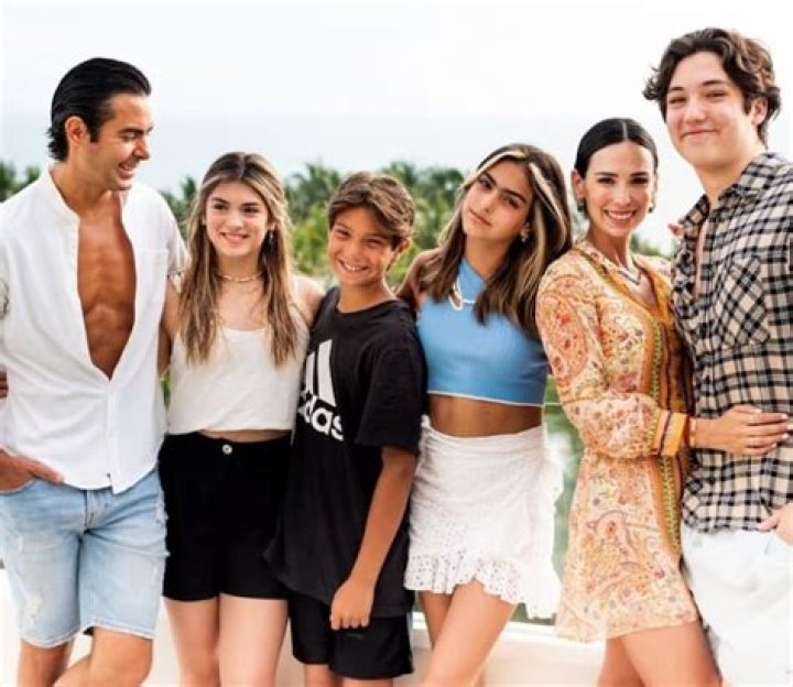 Charito Ruiz de Vargas (Instagram Star) - Age, Birthday, Bio, Facts, Family, Net Worth, Height & More