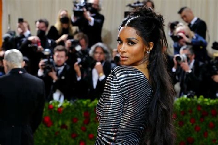 Ciara Twerks At Lovers & Friends Festival, Twitter Reacts
