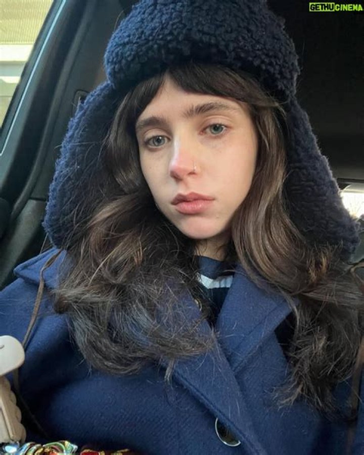 Clairo (Pop Singer) - Age, Birthday, Bio, Facts, Family, Net Worth, Height & More