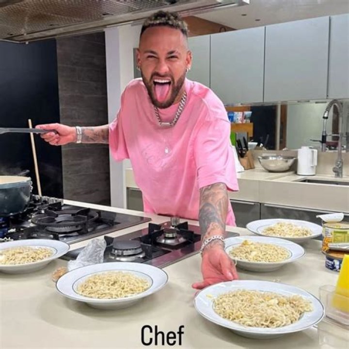 ¿Cuál es la comida favorita de Neymar? – Celebrity.fm