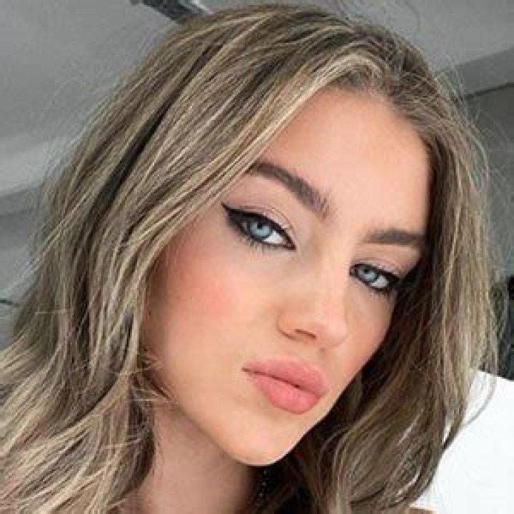 Daisy Jelley (TikTok Star) - Age, Birthday, Bio, Facts, Family, Net Worth, Height & More