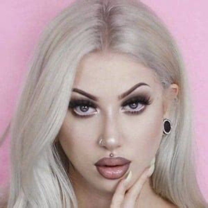 Dakota Alexandra (TikTok Star) - Age, Birthday, Bio, Facts, Family, Net Worth, Height & More