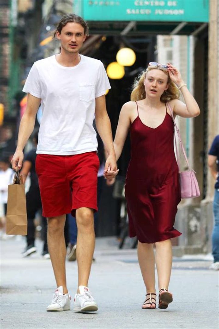 Dakota Fanning Boyfriend: A Deep Dive into Her Romantic Life