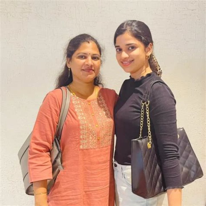 Dani Hampson Wiki, Biography, Age, Husband, Kids, Death Cause, Family, Parents, Height & More