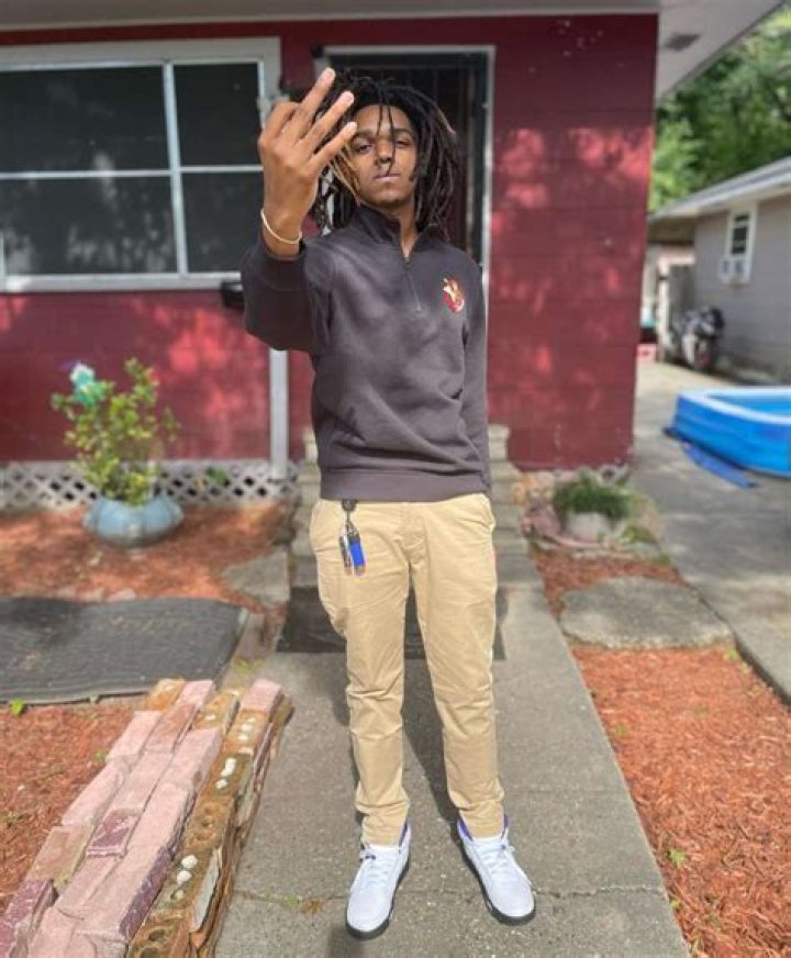 DEDE 3X (YouTube Star) - Age, Birthday, Bio, Facts, Family, Net Worth, Height & More