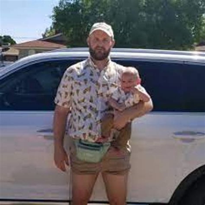 Derek Gilstrap (YouTube Star) - Age, Birthday, Bio, Facts, Family, Net Worth, Height & More