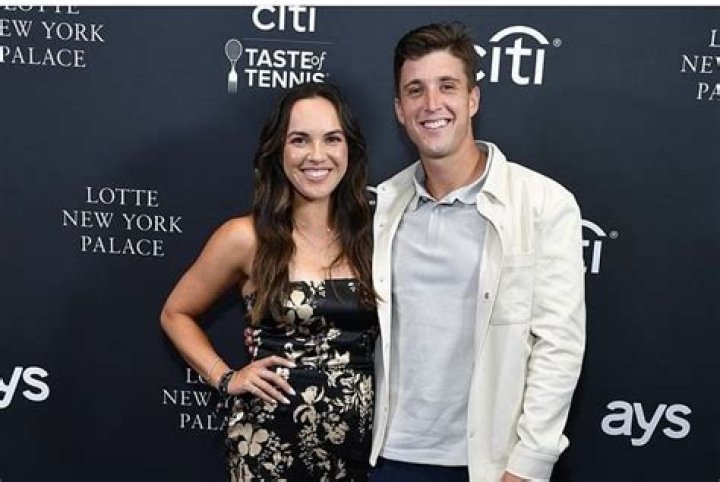 Desirae Krawczyk Biography, Age, Height, Husband, Net Worth, Family