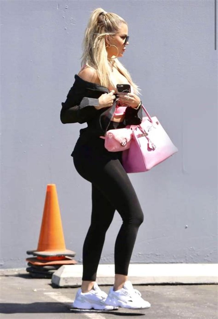 Destiny’s Child Babe Kelly Rowland Looks Amazing in Leggings While Running Errands in L.A.