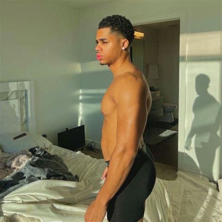 Deven Hubbard – Celebsgraphy