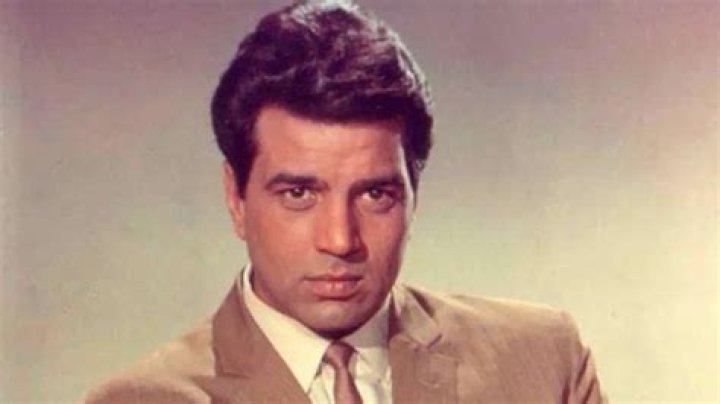 Dharmendra (Movie Actor) - Age, Birthday, Bio, Facts, Family, Net Worth, Height & More