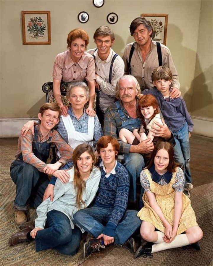 Did any of The Waltons date each other?