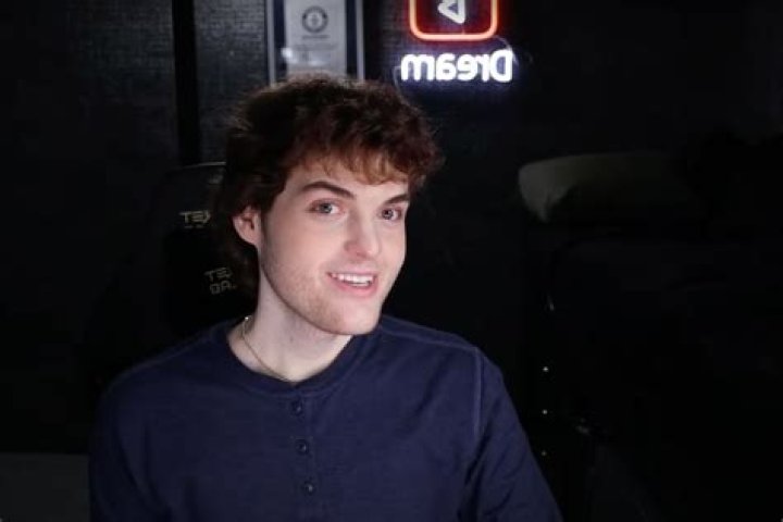 Did Ranboo did an eye reveal?