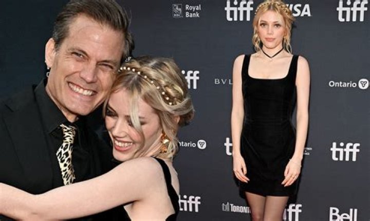 Does Sarah date John B? – Celebrity.fm – #1 Official Stars, Business & People Network, Wiki, Success story, Biography & Quotes