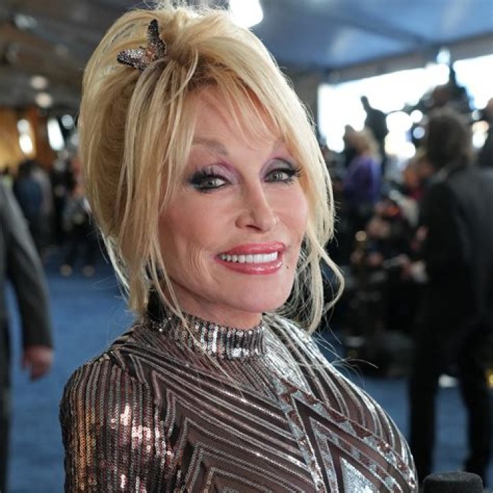 Dolly Parton Biography, Age, Height, Husband, Net Worth, Family