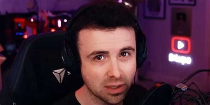 Dr Lupo (Twitch Star) - Age, Birthday, Bio, Facts, Family, Net Worth, Height & More