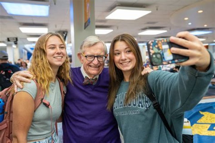 E Gordon Gee (Teacher) - Age, Birthday, Bio, Facts, Family, Net Worth, Height & More