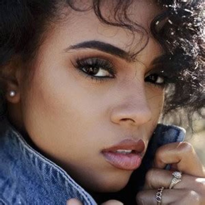 Efrangeliz Medina Age | Wiki, Net worth, Bio, Height, Boyfriend ?